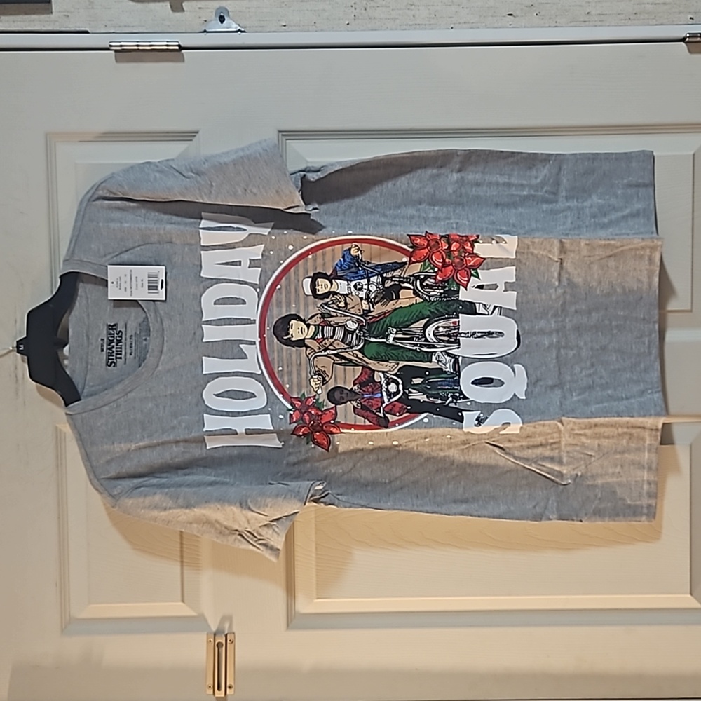 NETFLIX STRANGER THINGS HOLIDAY SQUAD TEE: GRAY: NEW WITH TAGS: SIZE XL